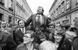 1980 Walesa y abajo a la izda, Walentynowicz