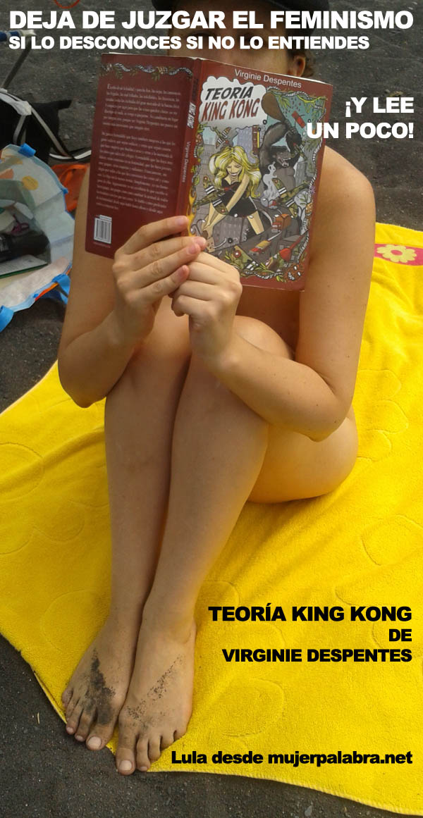 Lula leyendo Teoría King Kong, de Virginie Despentes